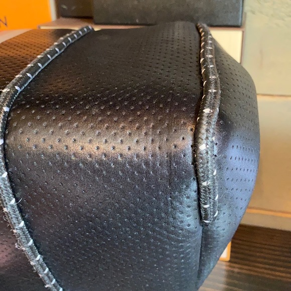 Haute shore Tote and Pochette - Picture 12 of 17